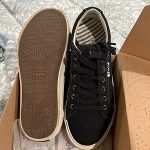 Taos Footwear New - Women’s worn in house -  Black Canvas Lace-Up Sneakers